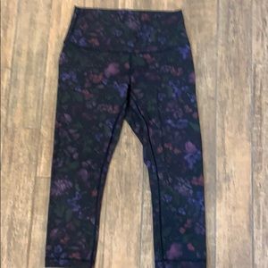 Lululemon cropped workout pants